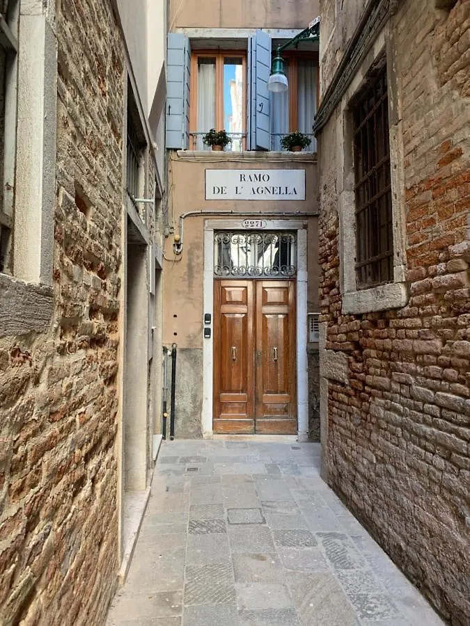 Regina - Romantic Studio Near Rialto Venice Apartment